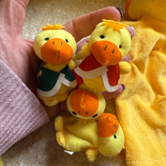 Yellow Duck Puppet Set Ducky Finger Puppets set of 5 - Picture 13 of 13